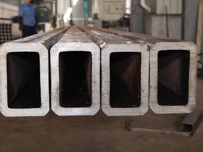 q235b無(wú)縫厚壁方管